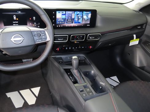 New 2026 Nissan Sentra SR w/ SR Premium Package image 39