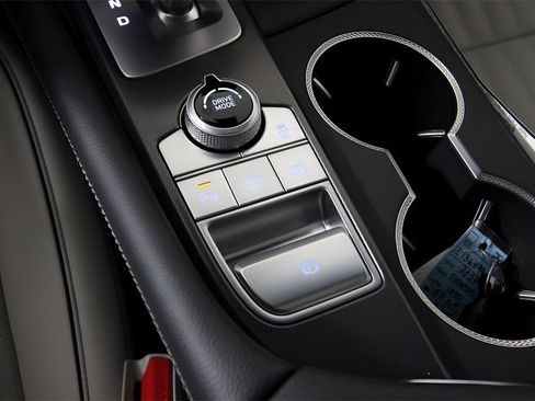 Used 2024 Genesis G70 2.5T w/ Sport Prestige Package image 39