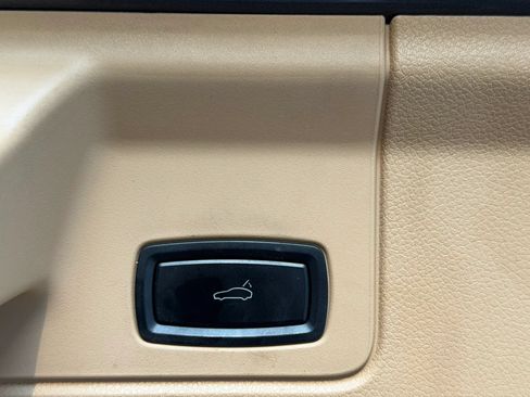 Used 2014 Porsche Panamera RWD image 17