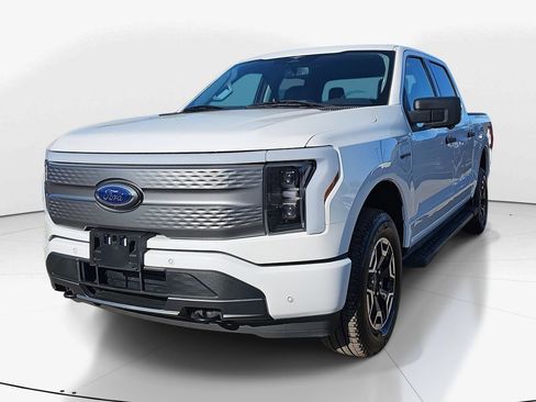 Used 2023 Ford F150 Lightning XLT image 9