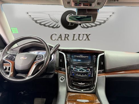 Used 2018 Cadillac Escalade Premium Luxury RWD image 11