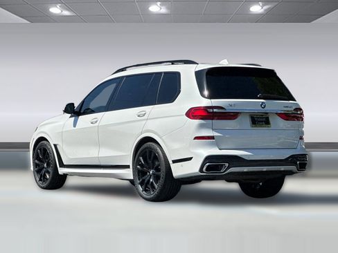 Used 2022 BMW X7 xDrive40i w/ M Sport Package AWD/4WD image 3
