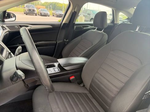 Used 2020 Ford Fusion SE FWD image 16