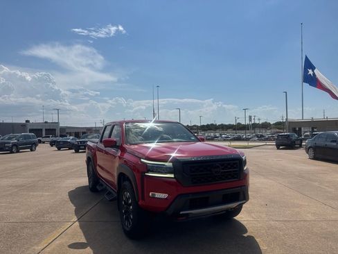 Used 2024 Nissan Frontier PRO-4X w/ Pro Convenience Package AWD/4WD image 3