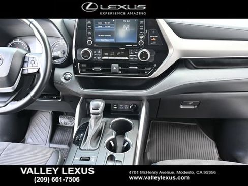 Used 2022 Toyota Highlander LE image 8