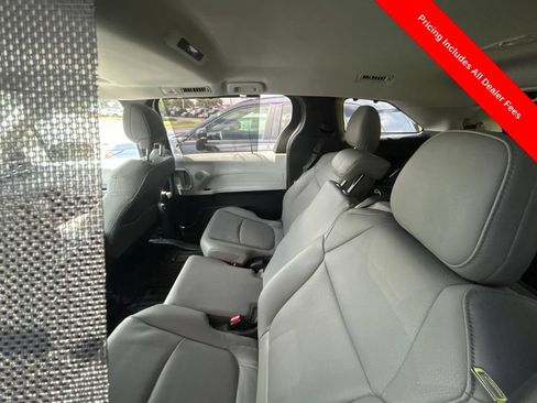 Used 2026 Toyota Sienna XLE FWD image 11