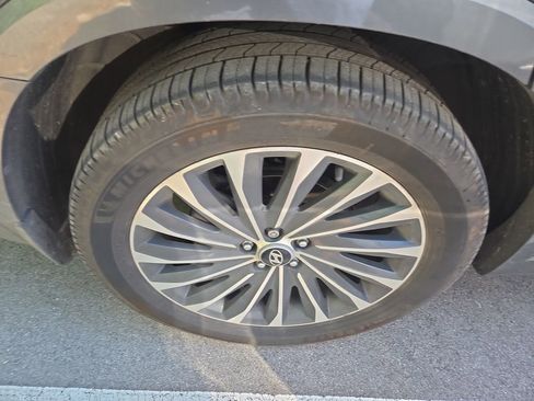 Used 2023 Hyundai Palisade Calligraphy image 4