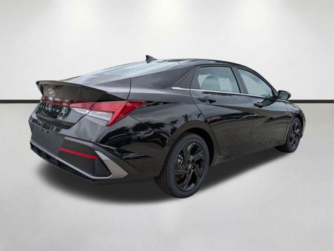 New 2026 Hyundai Elantra SEL Sport FWD image 4