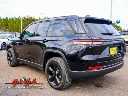 Used 2024 Jeep Grand Cherokee Limited w/ Black Appearance Package image 6