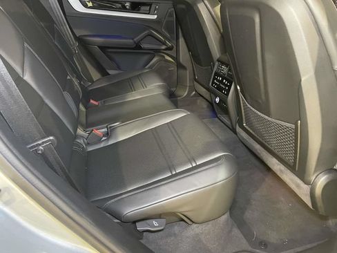 Certified 2025 Porsche Cayenne Coupe AWD/4WD image 22