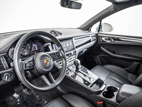 Certified 2023 Porsche Macan AWD/4WD image 4
