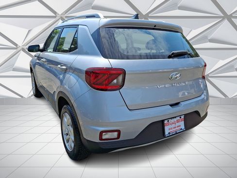 Used 2020 Hyundai Venue SEL image 8