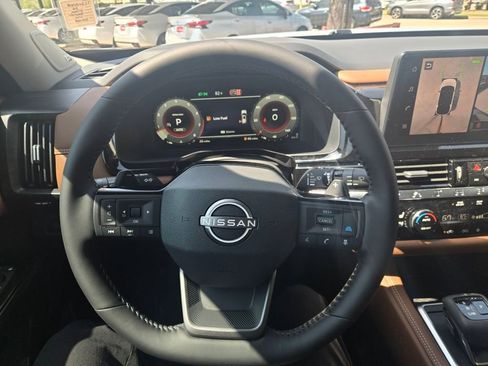 New 2026 Nissan Pathfinder Platinum FWD image 14