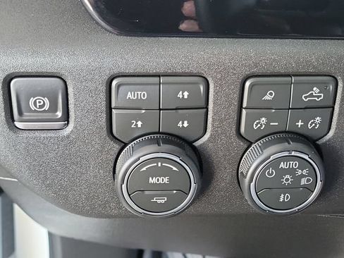 Used 2026 Chevrolet Silverado 1500 LTZ w/ LTZ Convenience Package II AWD/4WD image 18
