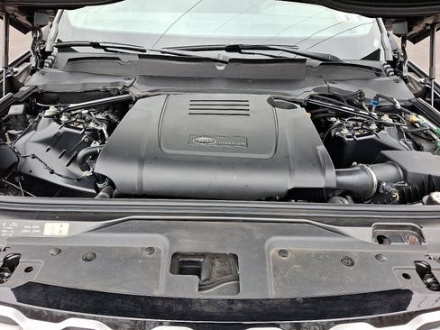 Used 2025 Land Rover Discovery S image 27