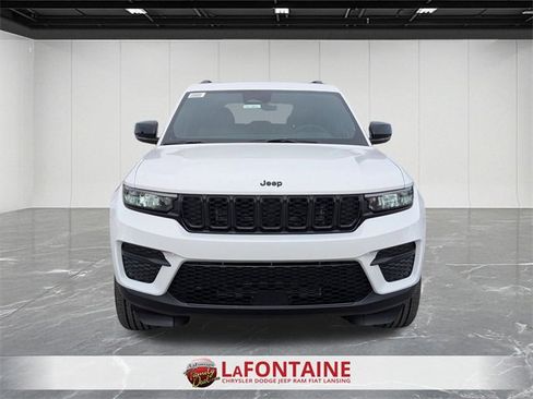 New 2025 Jeep Grand Cherokee Altitude image 8