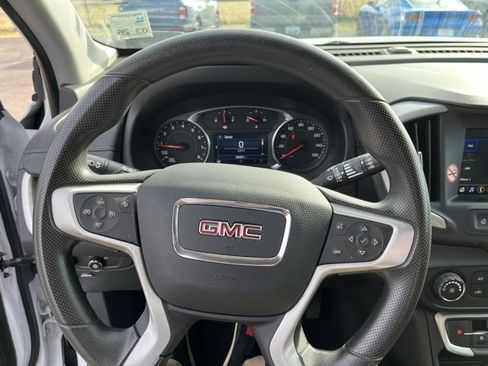 Used 2024 GMC Terrain SLE image 8