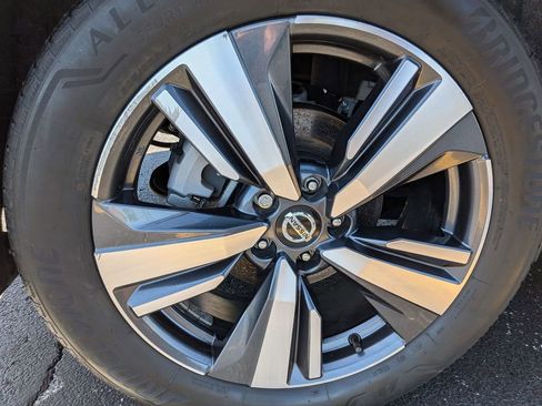 Used 2021 Nissan Rogue Platinum FWD image 30