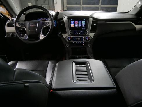 Used 2017 GMC Yukon SLT w/ Premium Edition image 22