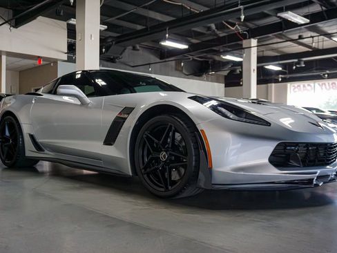 Used 2016 Chevrolet Corvette Z06 w/ 2LZ Preferred Equipment Group image 2