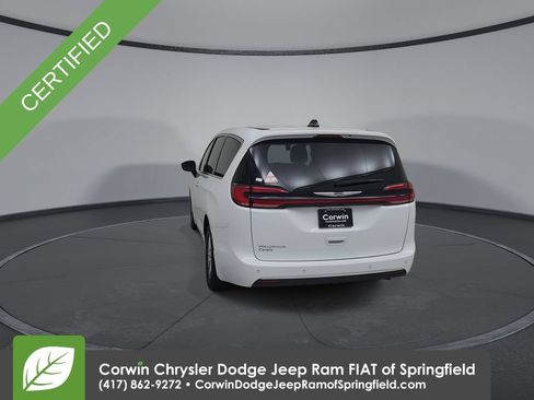 Used 2024 Chrysler Pacifica Touring-L FWD image 12