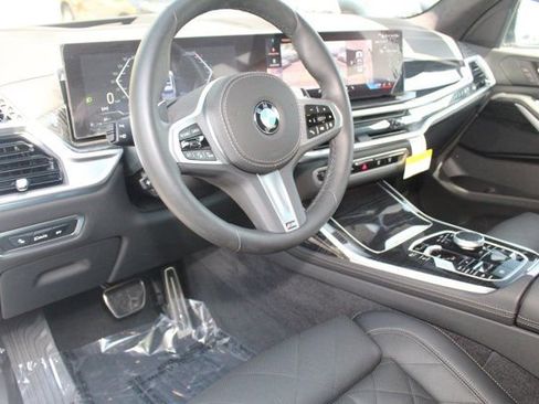 Used 2025 BMW X7 xDrive40i w/ M Sport Package image 15