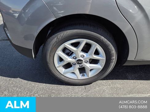 Used 2025 Kia Soul LX w/ LX Technology Package FWD image 16