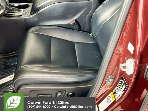 Used 2019 Toyota Highlander XLE AWD/4WD image 22