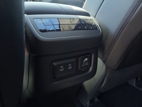 New 2026 Nissan Pathfinder Platinum image 11