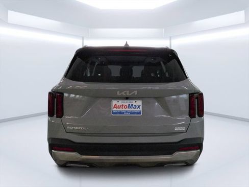 Used 2026 Kia Sorento S w/ S Panoramic Sunroof Package FWD image 4