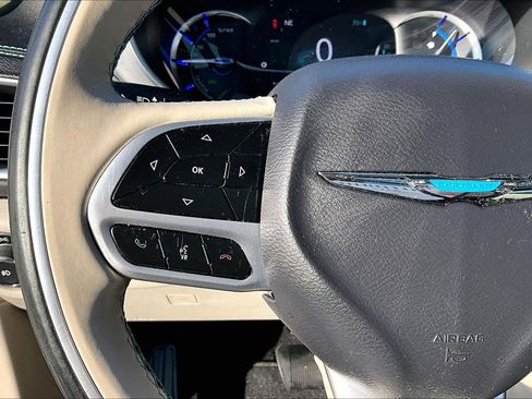 Used 2018 Chrysler Pacifica Limited w/ Advanced Safetytec Group image 24