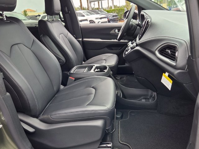 New 2027 Chrysler Pacifica Select FWD image 19
