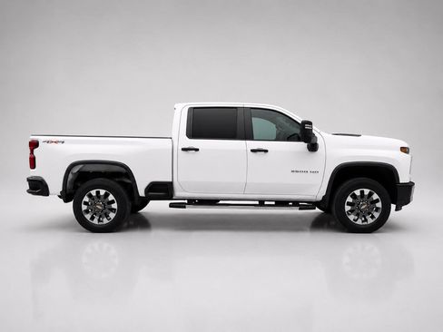 Used 2021 Chevrolet Silverado 2500 Custom w/ Custom Value Package AWD/4WD image 6