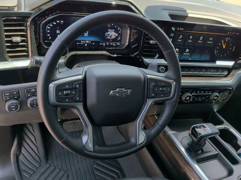 Used 2024 Chevrolet Silverado 1500 LT Trail Boss w/ Convenience Package II AWD/4WD image 16