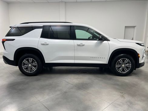 Used 2024 Chevrolet Traverse LT image 8