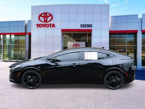 Used 2025 Toyota Prius AWD image 8