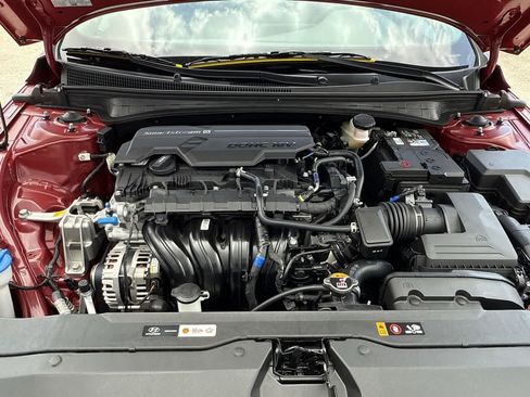 Used 2025 Hyundai Elantra SE FWD image 12