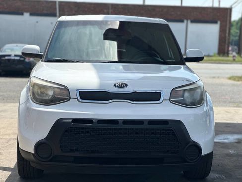 Used 2016 Kia Soul FWD image 2
