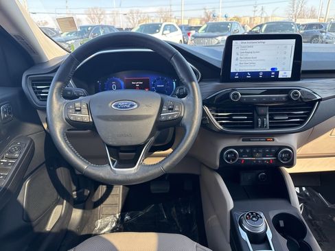 Used 2020 Ford Escape Titanium image 10