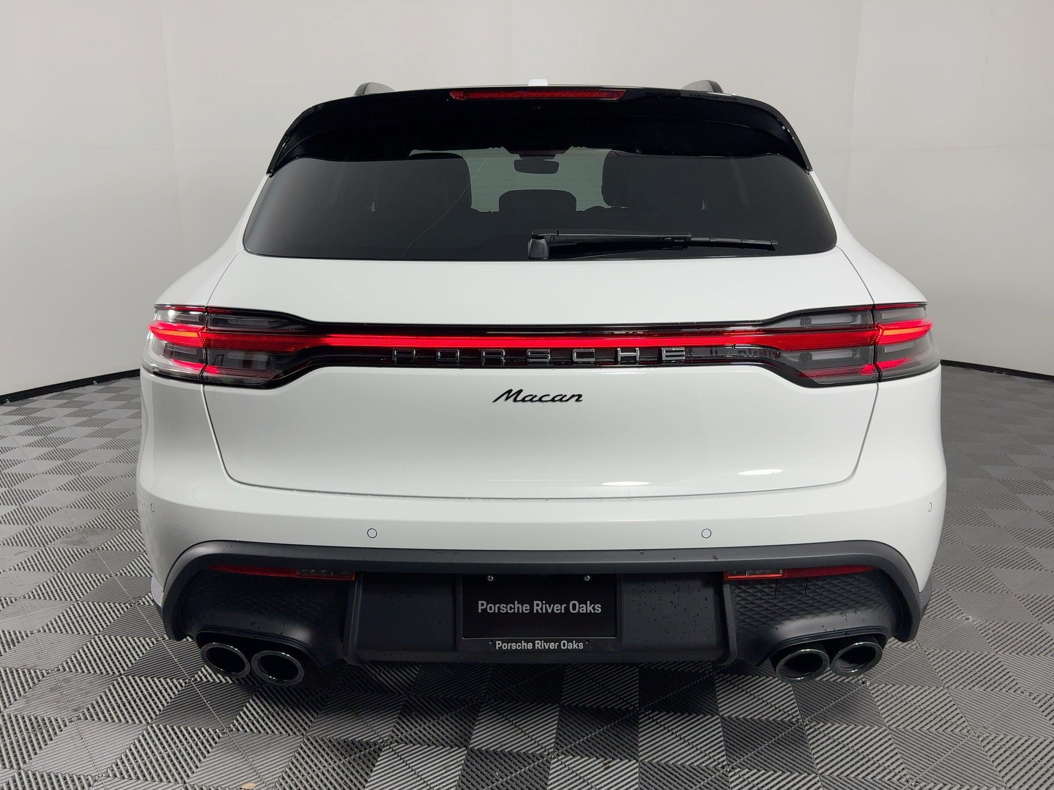 Certified 2026 Porsche Macan AWD/4WD image 10