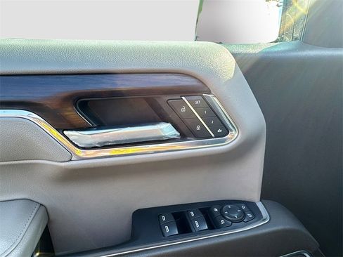 Used 2023 GMC Sierra 1500 SLT image 9