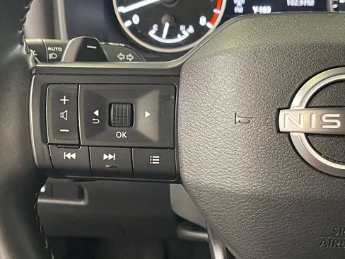 Used 2025 Nissan Rogue SV FWD image 17