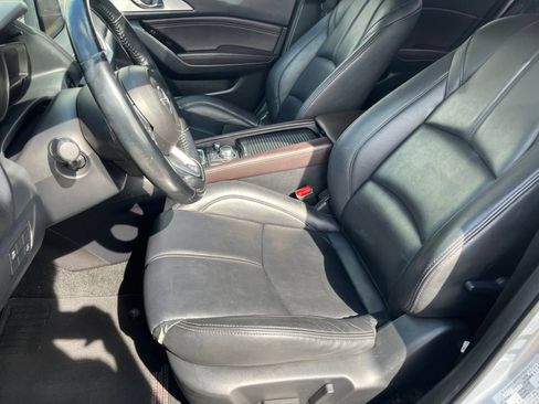 Used 2018 MAZDA MAZDA3 Touring FWD image 10