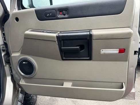 Used 2005 HUMMER H2 SUT w/ Preferred Equipment Group image 23