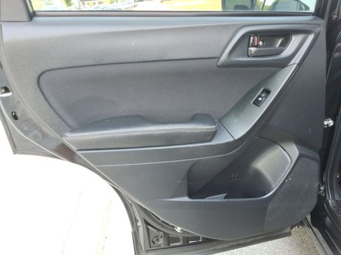 Used 2016 Subaru Forester 2.5i AWD/4WD image 23