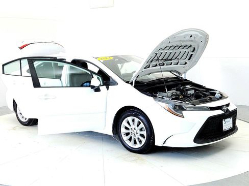 Certified 2022 Toyota Corolla LE w/ LE Convenience Package image 12