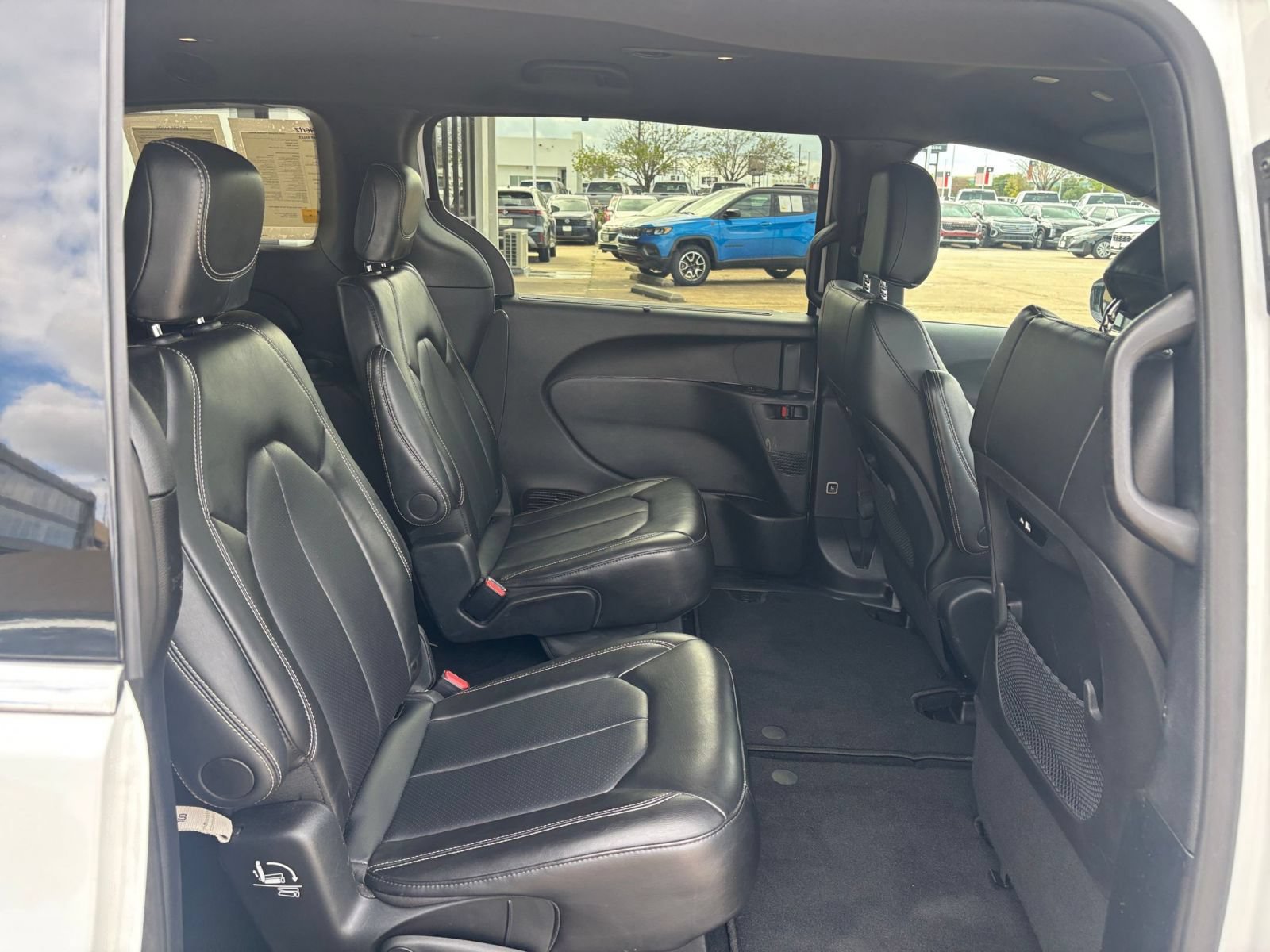 Used 2025 Chrysler Pacifica Select FWD image 27