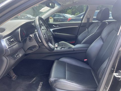 Used 2019 Genesis G70 2.0T Advanced RWD image 13