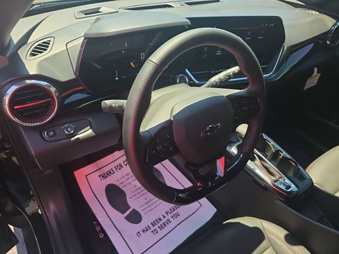 Used 2025 Chevrolet Trax RS w/ Sunroof Package FWD image 16