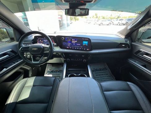 Used 2025 Chevrolet Suburban LT w/ Comfort Package AWD/4WD image 2